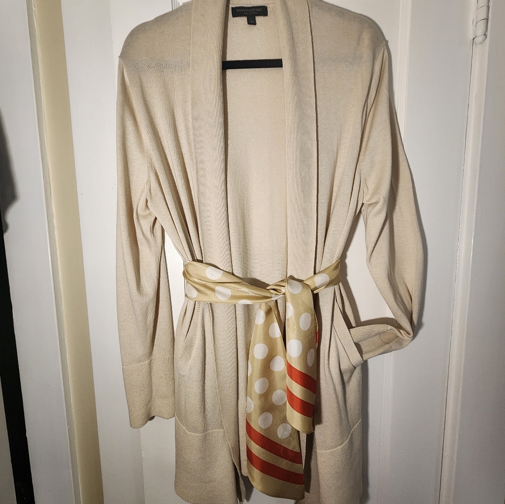 Banana Republic Silk Cotton Sweater with pockets. Large. Cream.